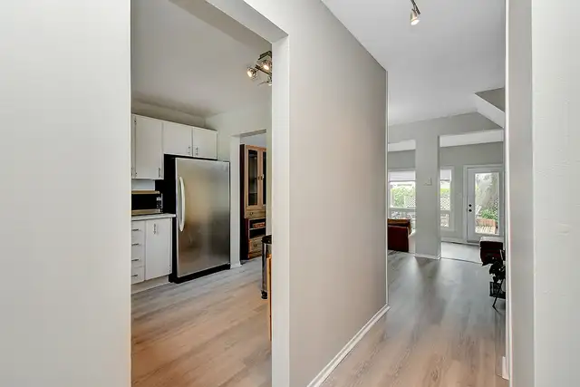 Bright 3 Bed, 3 Bath Townhome for Rent in Blackburn + 2 Parking63436971463427122