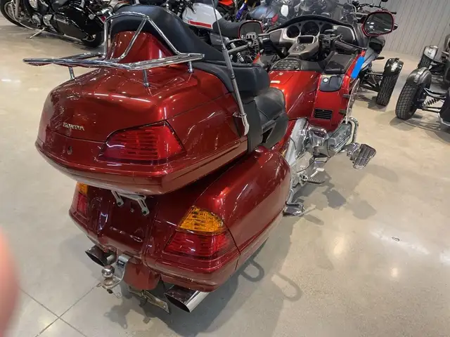 2001 Honda GL1800 Goldwing Touring in Sport Touring in Guelph - Image 8