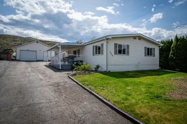 Family Home in Savona - With Detached Shop! in Houses for Sale in Kamloops - Image 2