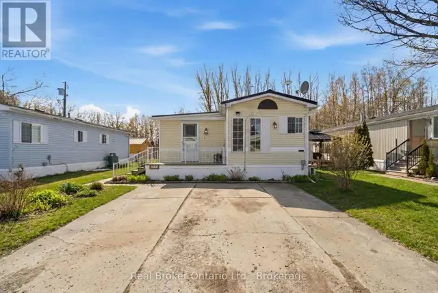 428 PINE PASS Centre Wellington, Ontario in Houses for Sale in Oakville / Halton Region - Image 2