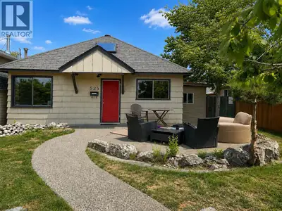 LOCATION!! LOCATION!! LOCATION!! Invest in the future of what Kelowna is all about in this semi lake...