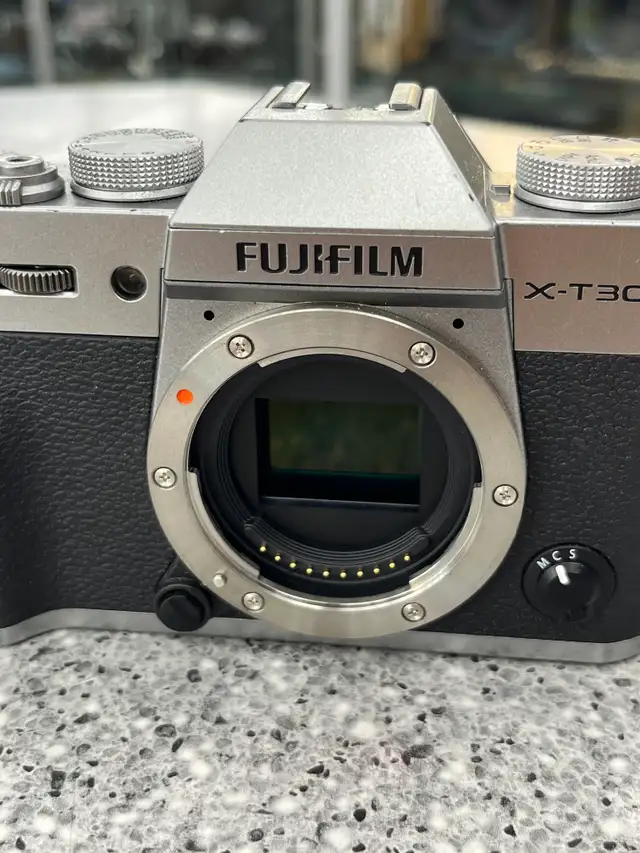 Fujifilm X-T30 II Mirrorless Camera (body only) in Cameras & Camcorders in City of Toronto - Image 7