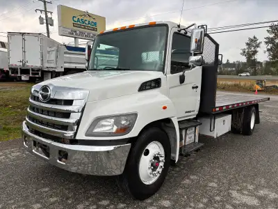 2019 Hino 338 - 24' flatdeck - allison automatic transmission - air ride suspension - 33,000 lbs GVW...