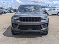 The new 2025 Jeep Grand Cherokee Altitude is a versatile midsize SUV that blends capability, advance... (image 9)