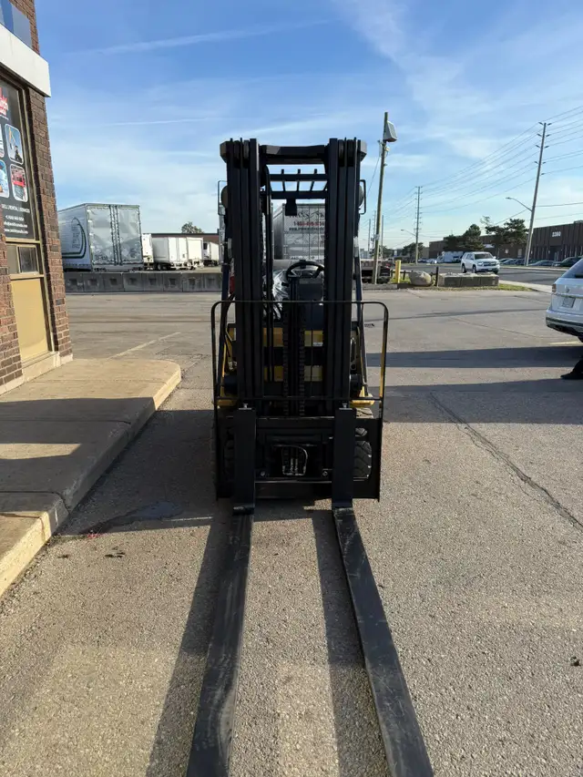 2019 CAT 6000 LBS. LPG 3 STATE 3 WAY FORKLIFT ON SALE in Heavy Equipment in Mississauga / Peel Region - Image 6