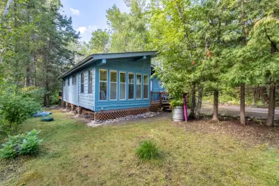 Charming 3-Bedroom Getaway in Lakeshore Heights! 23 North Drive, Grand Marais (just pop it into your...