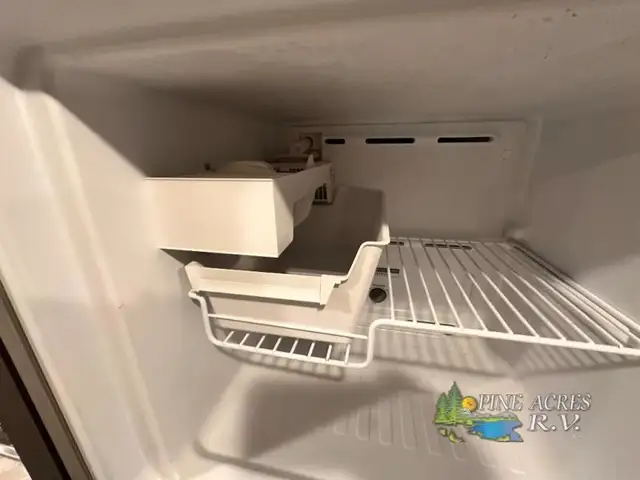 2022 Thor Motor Coach Challenger 35MQ only 6,310 Miles in RVs & Motorhomes in Moncton - Image 31