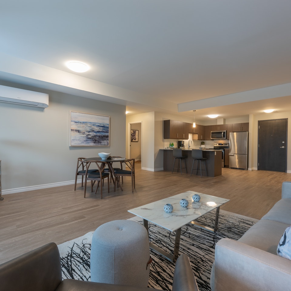 WELCOME HOME THIS FALL - 1 BED + DEN WITH DOWNTOWN ACCESS 3