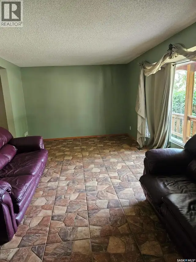 401 Sovereign CRESCENT Rosetown, Saskatchewan in Houses for Sale in Saskatoon - Image 5