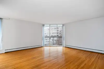 Located right beside the world renowned Stanley Park, Emerald Terrace offers a gym, outdoor garden,...
