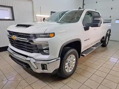 CHEVROLET SILVERADO 3500 HD LT 4X4 2025 DURAMAX 6.6L DIESEL CREW CAB BOITE DE 6.5 PIED AVEC 44200 KM...