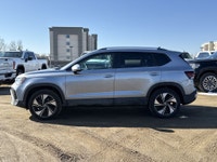 AMVIC Licensed Dealer * Heated Front Seats * Heated Steering Wheel * Rear Vision Camera * Wireless C... (image 4)