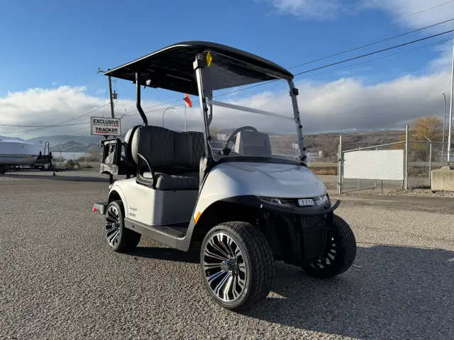 2026 EZGO RXV4 ELITE TOURING ST in ATVs in Vernon - Image 3
