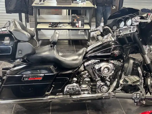 2008 Harley-Davidson Electra Glide Ultra Classic in Street, Cruisers & Choppers in Sudbury - Image 7