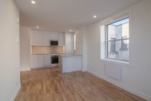 5530 Cote Saint-Luc Road — photo 3