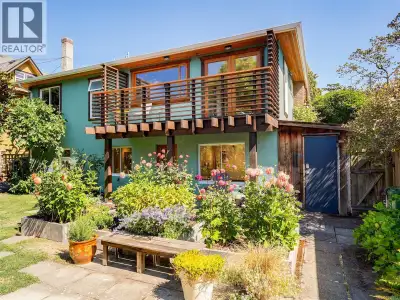 A move in ready, two storey gem, in Upper Fernwood with private, west facing tree top views & gorgeo...