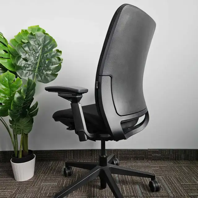 Steelcase Amia ergonomic office chair Free delivery in Chairs & Recliners in City of Toronto - Image 6