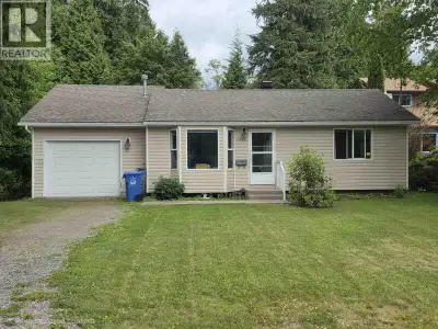 Cozy Southside Rancher situated on a 0.62 acre lot! This home has been cared for by the same family...