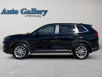 CLEAN CARFAX. CONFIDENCE MEETS CONVENIENCE Elevate your daily drive with this stylish and versatile... (image 1)