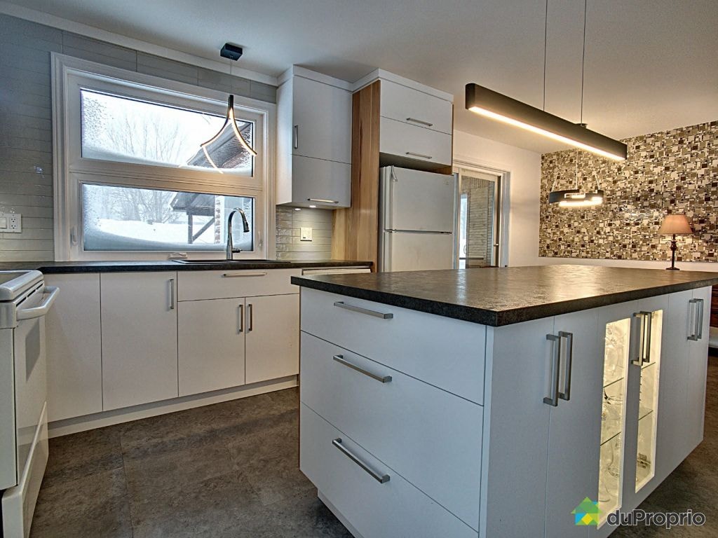 $528,000 - starting at - Bungalow in St-Etienne-De-Lauzon — photo 2