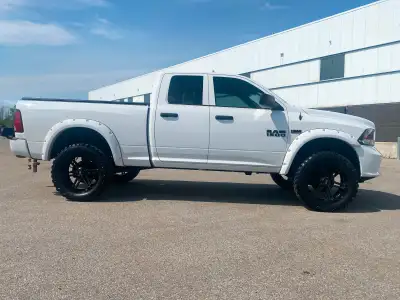 2017 Ram Express Quad Cab, 5.7 hemi, 83000km, 4 inch lift kit, Heavy Duty rear springs, 22 x 9.5 all...