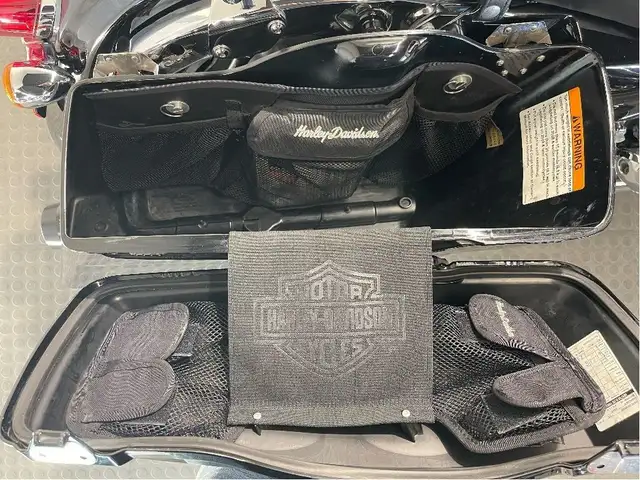 2009 Harley-Davidson Street Glide CANADIAN HARLEY/LOW KM/SERVICE in Sport Touring in North Bay - Image 11