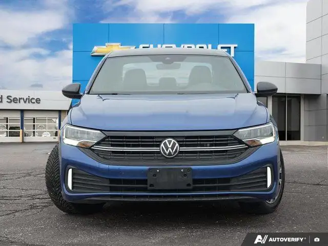2023 Volkswagen Jetta Comfortline | LOW KMS | Moonroof in Cars & Trucks in Windsor Region - Image 3