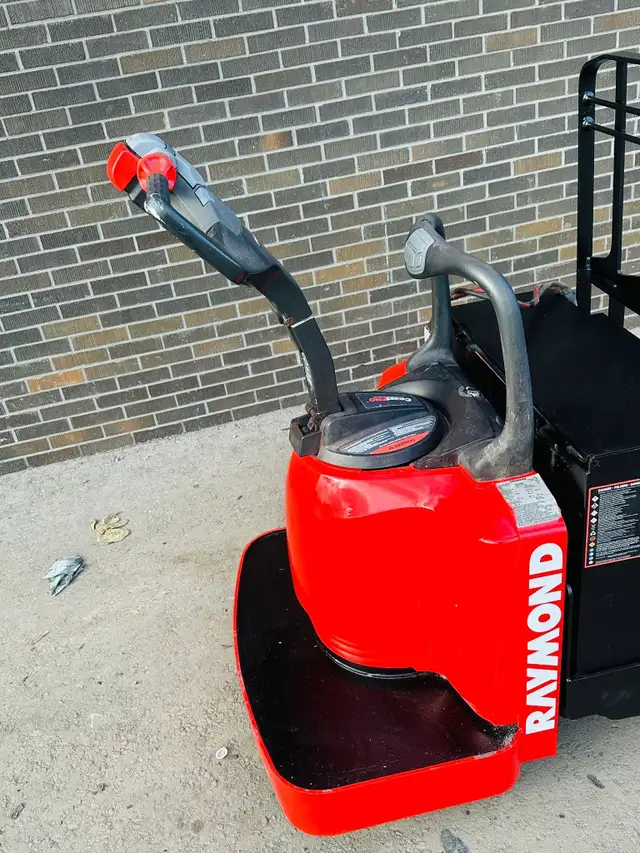 RAYMOND ELECTRIC RIDER PALLETJACK FORKLIFT 6000LBS CAPACITY in Heavy Equipment in Mississauga / Peel Region - Image 7