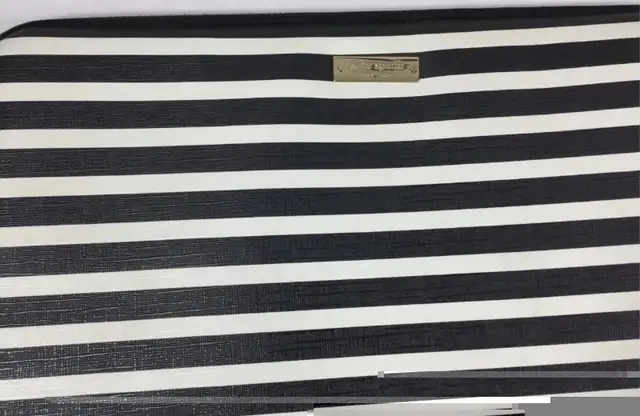 KATE SPADE LAPTOP CASE 13" NEW YORK SAFFIANO BLACK /WHITE STRIPE in Laptop Accessories in Oakville / Halton Region - Image 4