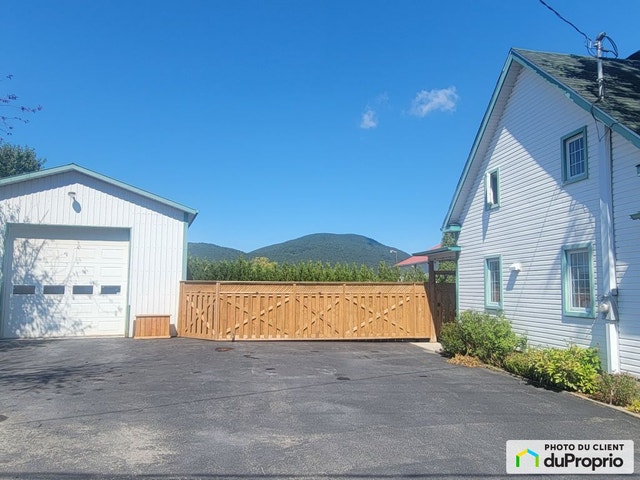 $529,000 - 1 1/2 Storey for sale in St-Jean-Baptiste — photo 2
