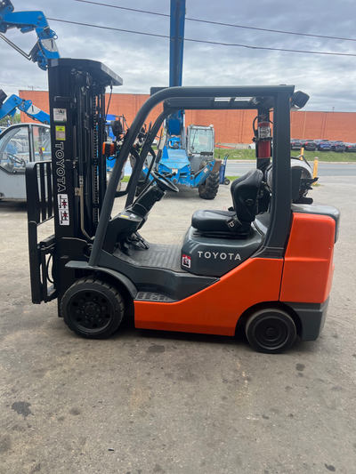 2015 Toyota 8FGCU-30 6000 lbs lifting capacity, 15 f lift, excellent shape comes with warranty and s...