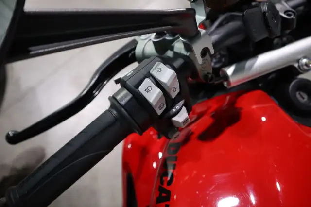 2024 Ducati Streetfighter V2 Red in Sport Bikes in Edmonton - Image 8