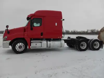 470 HP DD13, 13 SPD EATON ULTRASHIFT, 22.5" TIRES, ALUMINUM WHEELS, 4X4 DIFF LOCKS, 3:91 GEAR RATIO,...