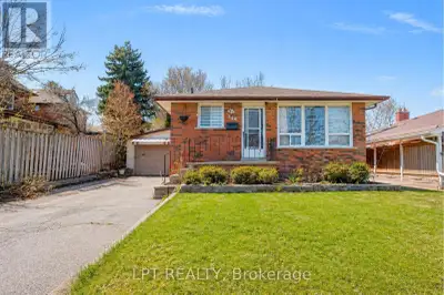 ***Public Open House Saturday July 4th & Sunday July 5th From 2:00 To 3:00 PM.*** Offers Anytime. De...