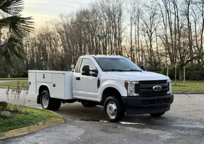 This 2018 Ford F-350 XL Super Duty 4x4 service truck is powered by a 6.2L V8 with an automatic trans...