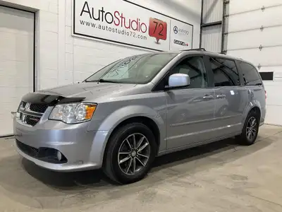Le Dodge Grand Caravan 2017 SE DVD MAGS CUIR STOW N GO A/C CRUISE usagé offert chez AutoStudio 72 à...