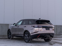 CARGET AUTOMOTIVE is thrilled to offer this 2022 Land Rover Range Rover Velar P250 S, a sleek and mo... (image 8)
