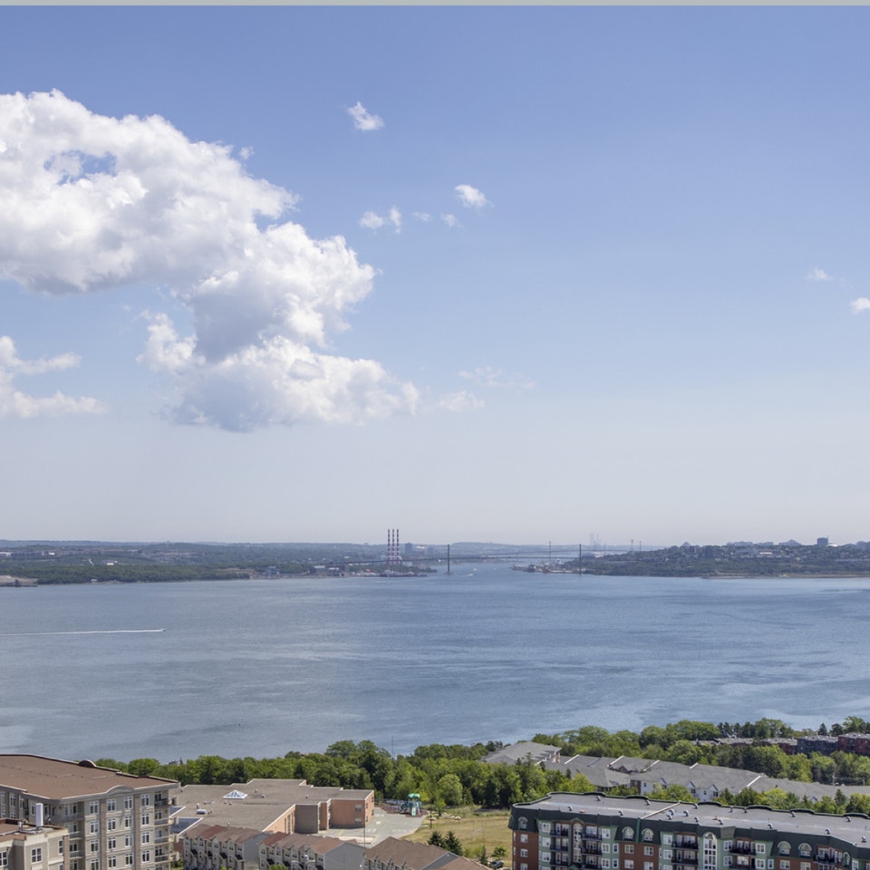 WELCOME HOME THIS FALL - 1 BED + DEN WITH DOWNTOWN ACCESS 2