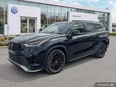 This Toyota Highlander delivers a Intercooled Turbo Regular Unleaded I-4 2.4 L/146 engine powering t...