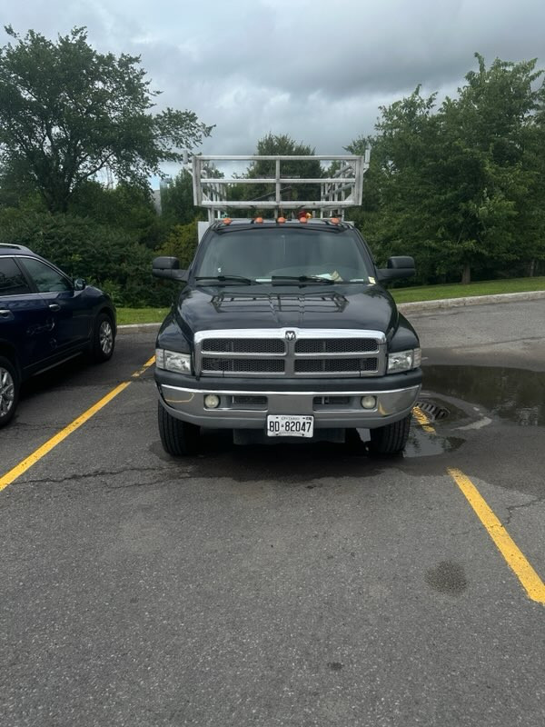 2001 Dodge Ram 3500 in Cars & Trucks in Ottawa - Image 3
