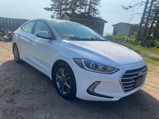 2017 Hyundai Elantra - Only 73,000 kms in Cars & Trucks in Moncton - Image 4