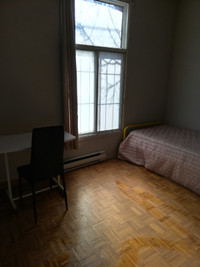 private room with own bathroom metro Frontenac all include