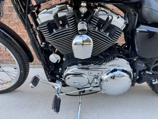 2006 Harley-Davidson XL1200C Custom **CANADIAN BIKE** **LOW KM** in Street, Cruisers & Choppers in Markham / York Region - Image 14