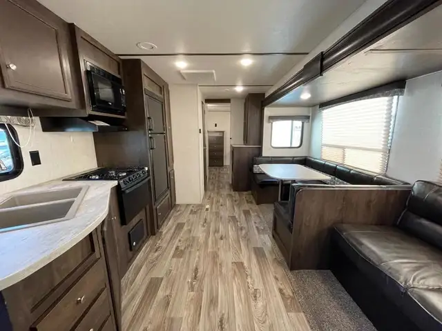 2019 Starcraft 31BHU in Travel Trailers & Campers in St. Albert - Image 7