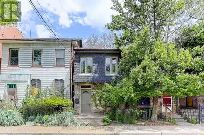 Great Condition Townhouse In Central Downtown Location! Step To The Dundas Squrae And Eton Center. T...