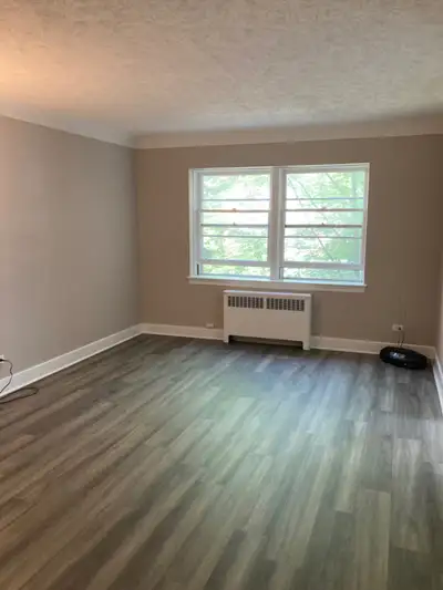 Bright 1 Bedroom Apartment near University/Hospital