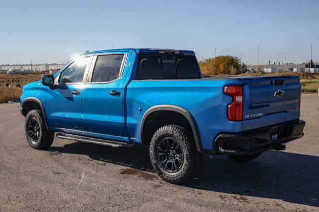 2022 Chevrolet Silverado 1500 RARE ZR2 CREWCAB 4X4 6.2L SUNROOF in Cars & Trucks in Strathcona County - Image 2