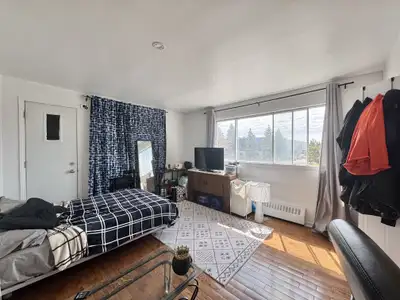 Studio à Saint-Léonard, électros, WiFi, commodités inclus