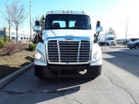 Ryder Stock ID: 242976 Transmission Type/Speed: AMT 10 Engine: DIESEL DD15 GHG'17 475/1650 Horse Pow... (image 1)