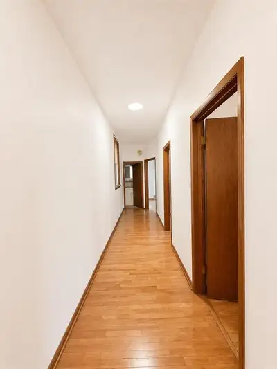 9A//Winnipeg/Available now. Spacious 3 bedroom, 1 bathroom apartment in Winnipeg! Approximately 1,00...